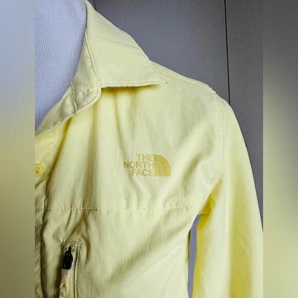 The North Face Utility Shirt OUtdoor Butter Yellow XS Size Collared Pockets - Picture 5 of 6